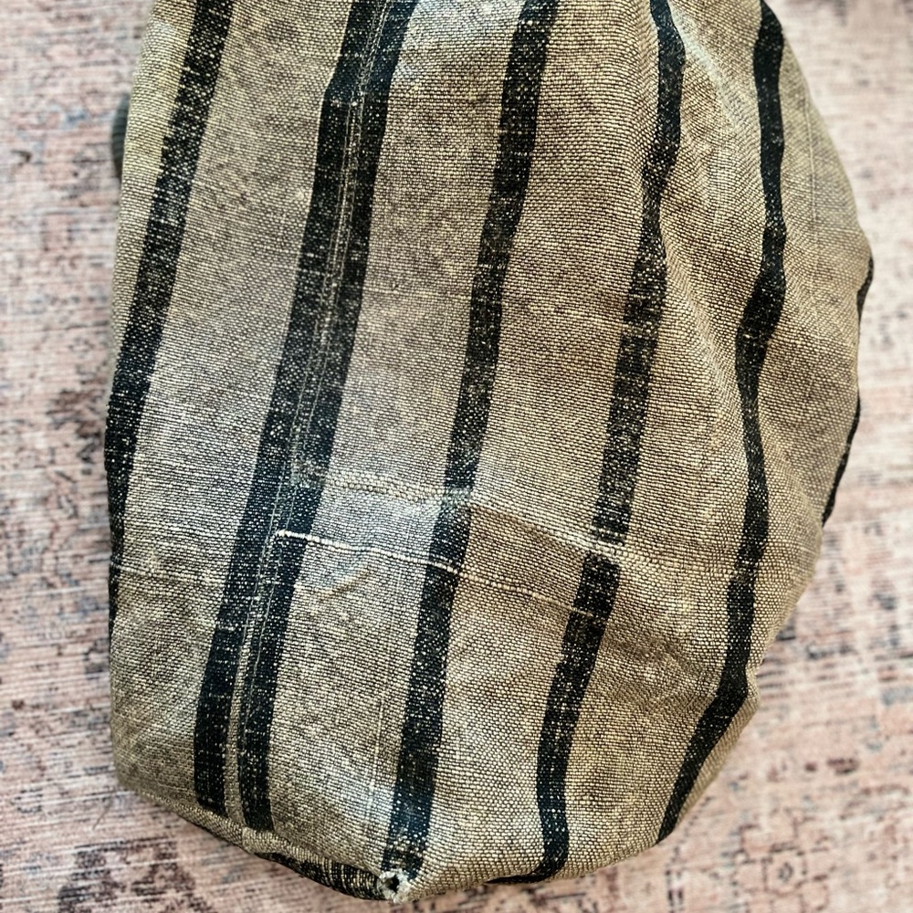 Stripe Vintage Style Tote - Picture 7 of 7